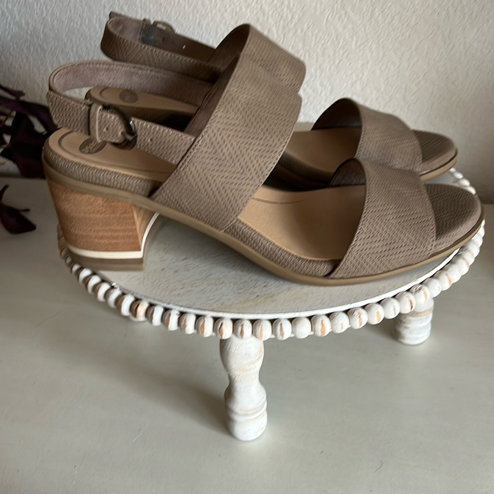 Dr. Scholls sandal comfort beige size 10 NEW
